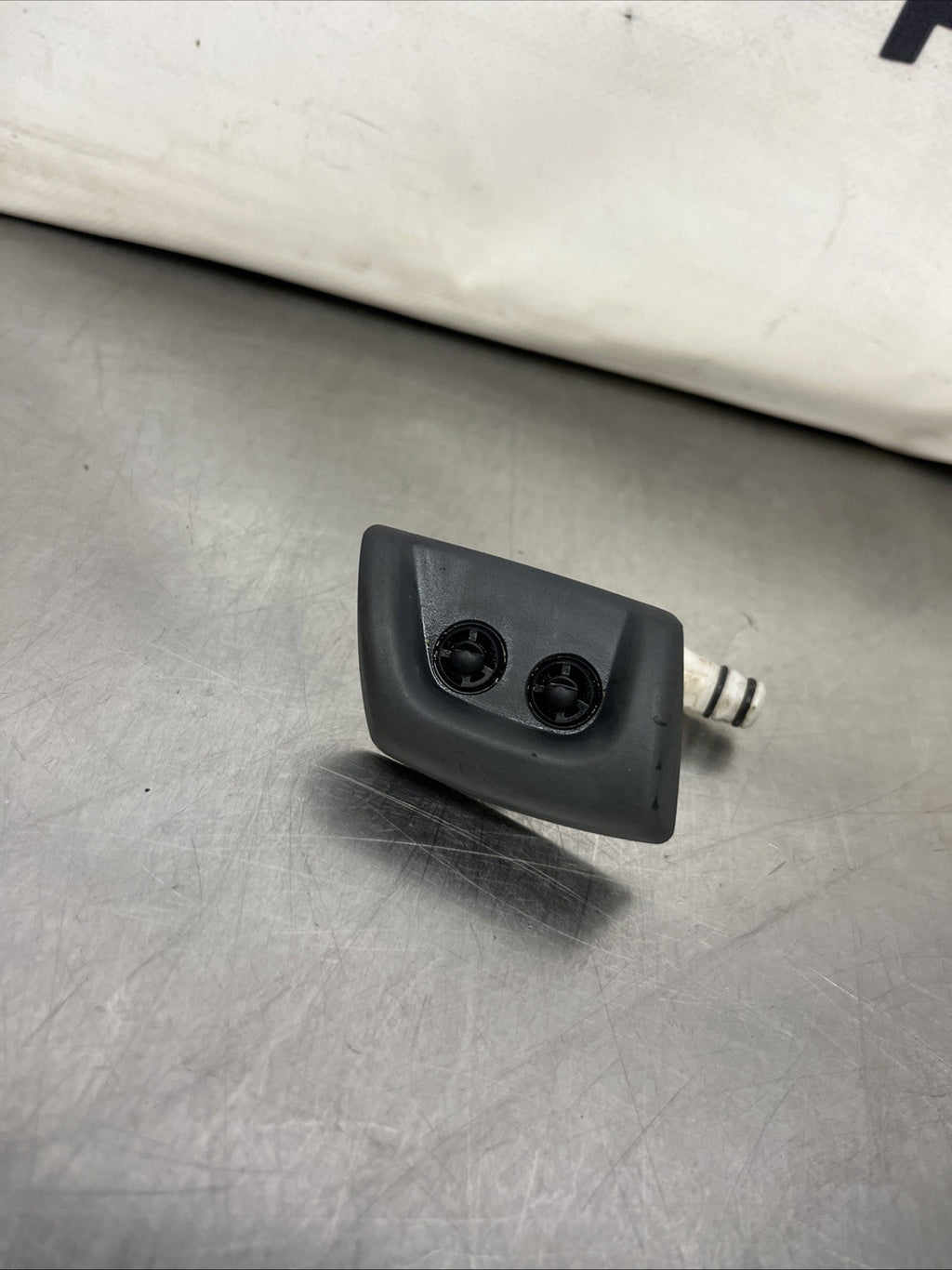 Land Rover Range Rover Sport L320 2009 Front right headlight washer spray nozzle