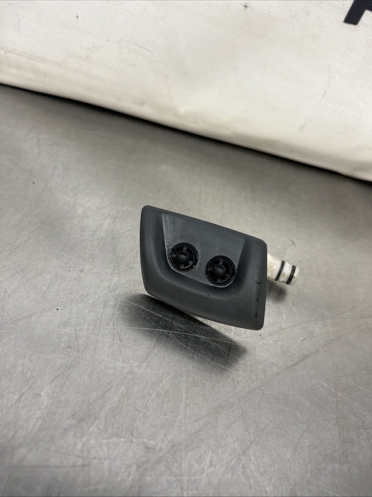 Land Rover Range Rover Sport L320 2009 Front right headlight washer spray nozzle