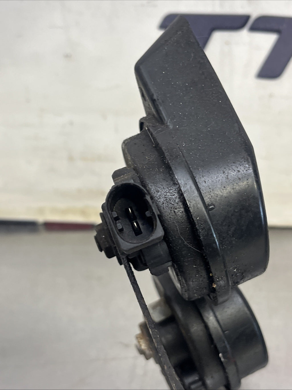 Audi A6 C6 2004-2008 Pair Of Horns 4F0951223 4F0951221
