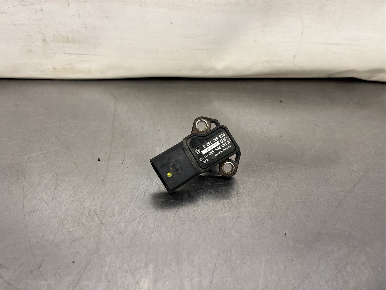 VW Golf Mk5 GTI 2.0 16V AXX BWA Air pressure Sensor In Pipe 038906051D