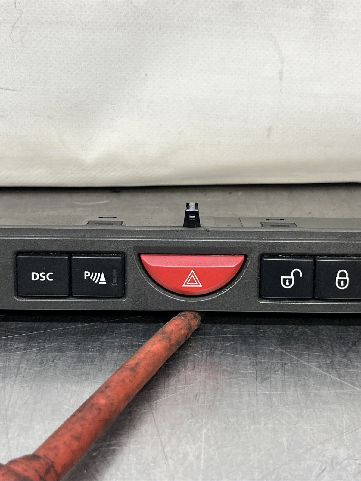 YUL500630WUX GENUINE RANGE ROVER SPORT HAZARD WARNING SWITCH