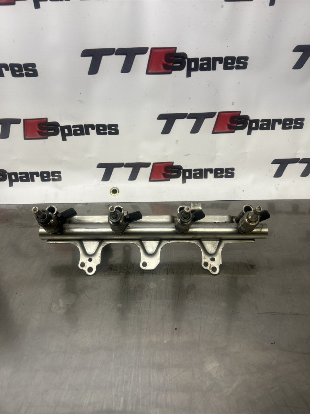 10-14 AUDI TT MK2 8J 2.0 TFSI PETROL FUEL RAIL/INJECTORS 06J133036AB/06J133317M