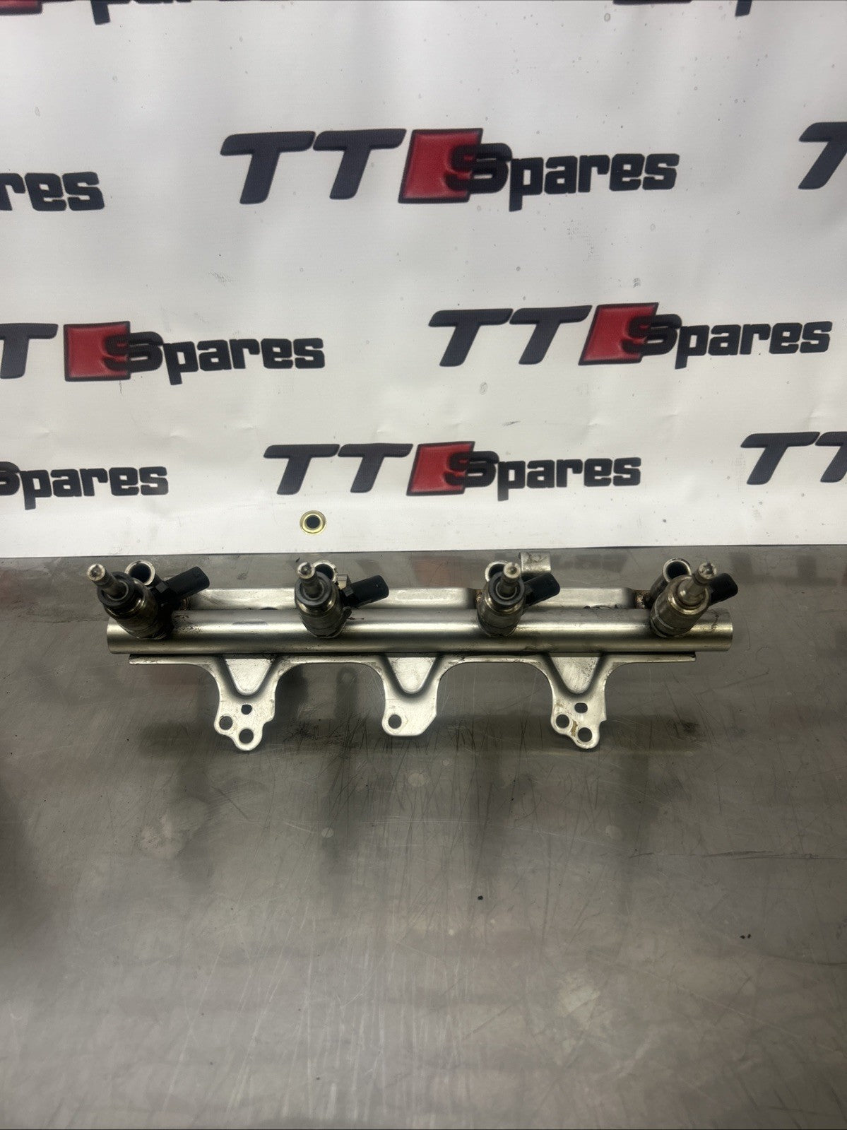 10-14 AUDI TT MK2 8J 2.0 TFSI PETROL FUEL RAIL/INJECTORS 06J133036AB/06J133317M