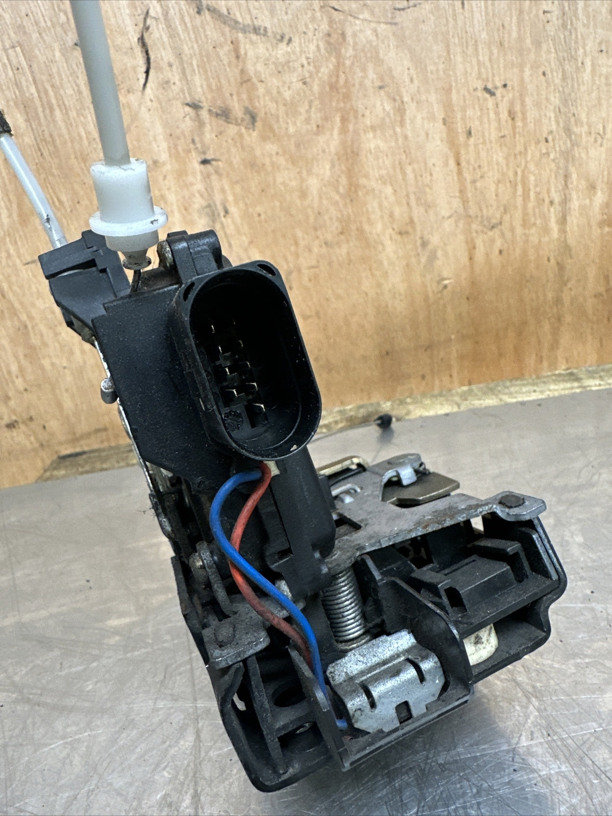 AUDI TT MK1 PASSENGER SIDE FRONT LEFT DOOR LOCK LATCH MECHANISM