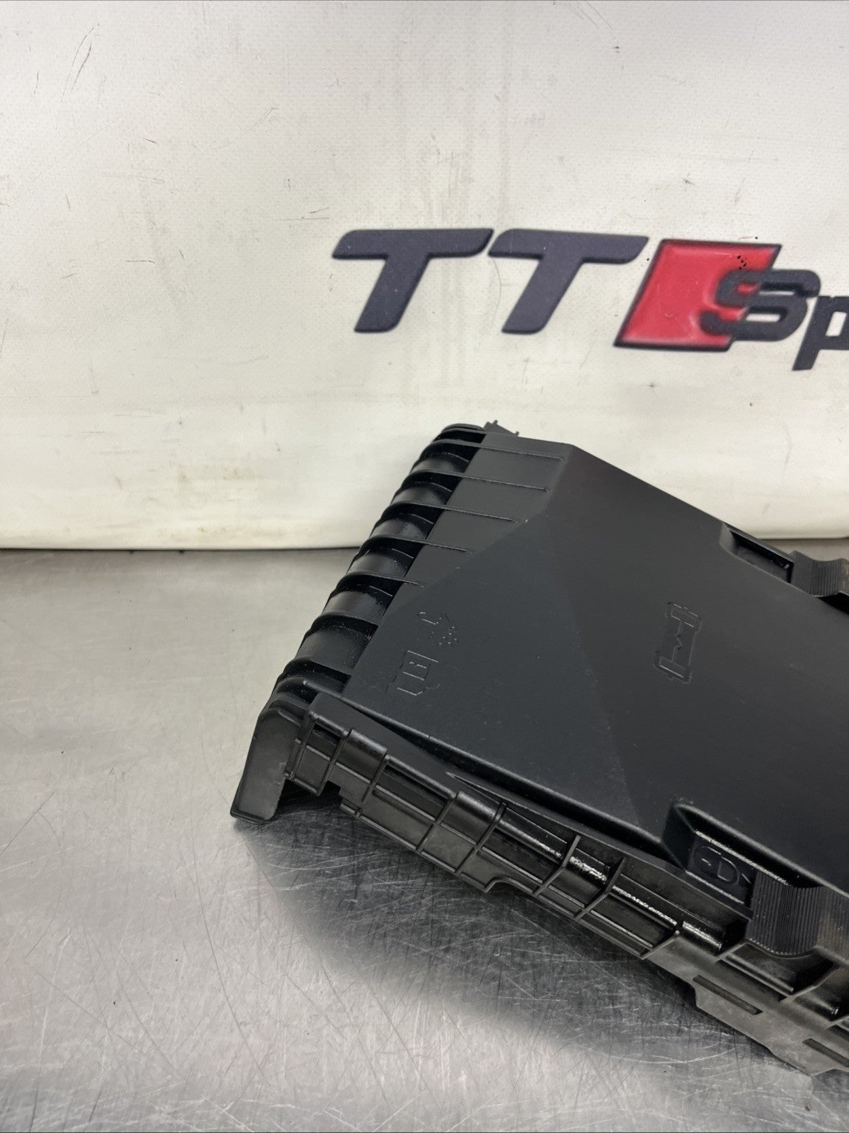 Audi TT 8J Mk2 Engine Bay Fuse Box Cover Lid 1K0937132F