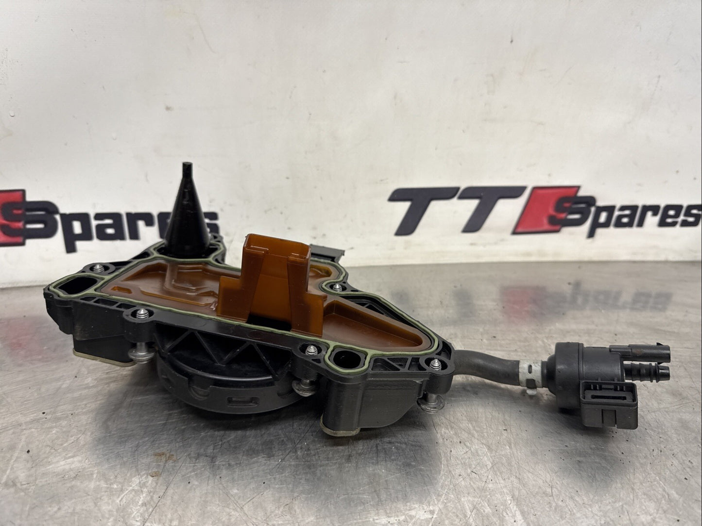 AUDI S3 Vw Golf R 2.0 Petrol CJXC PCV Breather Valve Oil Separator  06K103495AT