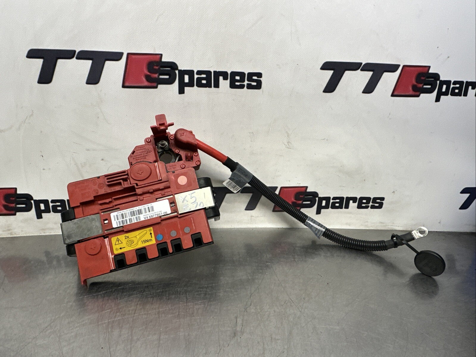 9217004 6977957 BMW E70 X5 Trunk Power Distribution Positive Fuse Battery Box 