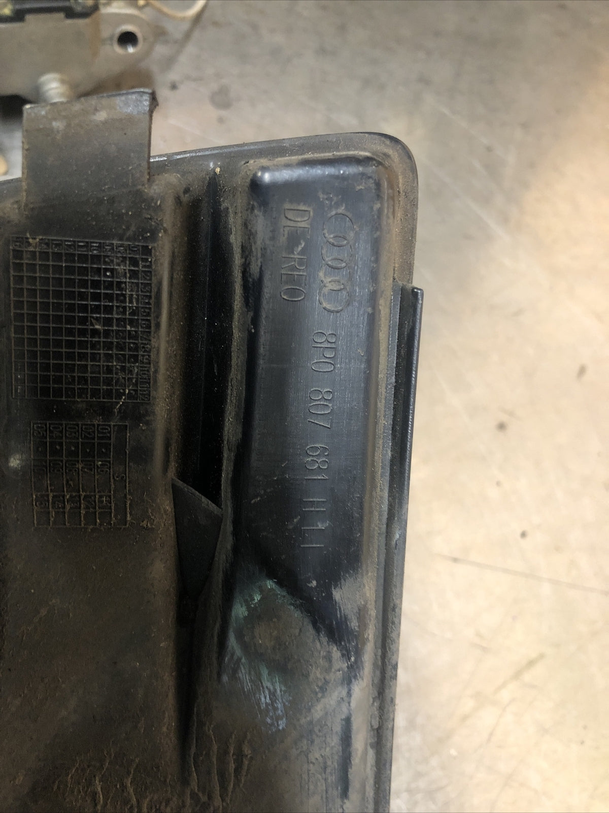8P0807681H AUDI A3 8P 2008-2012 LOWER GRILLE - PASSENGER SIDE