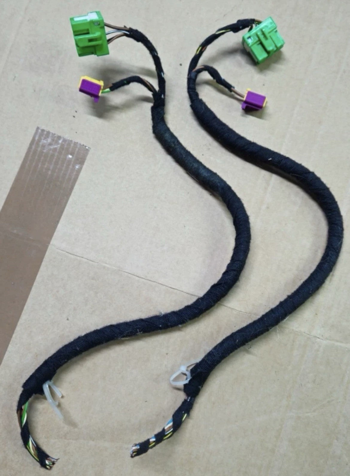 AUDI TT MK1 8N HEATED SEAT PLUGS x2 O/S N/S  AND SMALL SECTION OF WIRING LOOM