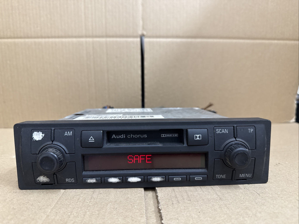 4B0035152C 2003 AUDI TT RADIO STEREO CASSETTE PLAYER HEAD UNIT With Code