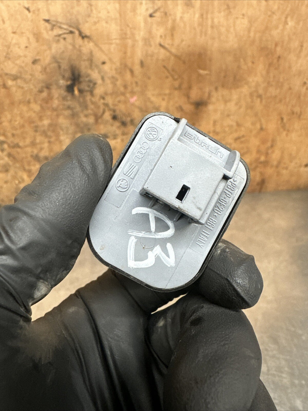 8E0959565 2010 AUDI A3 8P WING MIRROR ADJUSTMENT CONTROL SWITCH BUTTON 