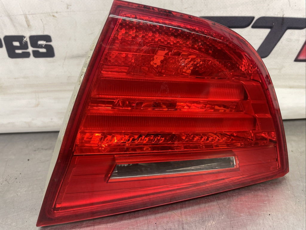 2010 BMW 3 SERIES E90 DRIVER SIDE REAR TAILGATE BOOT INNER LIGHT 218402