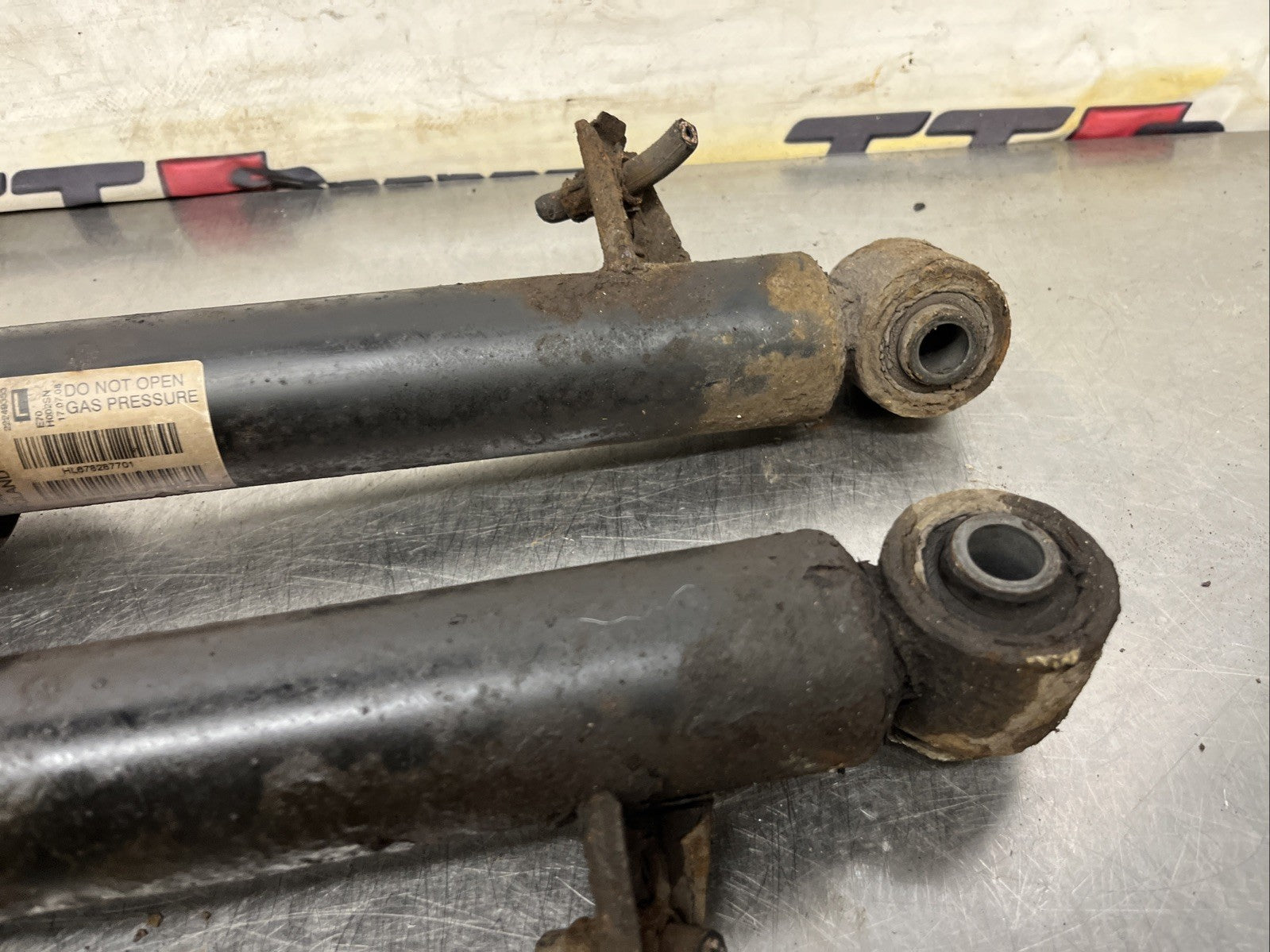 BMW X5 E70 07-13 REAR SHOCK ABSORBER SET OF TWO 6781932 6781931