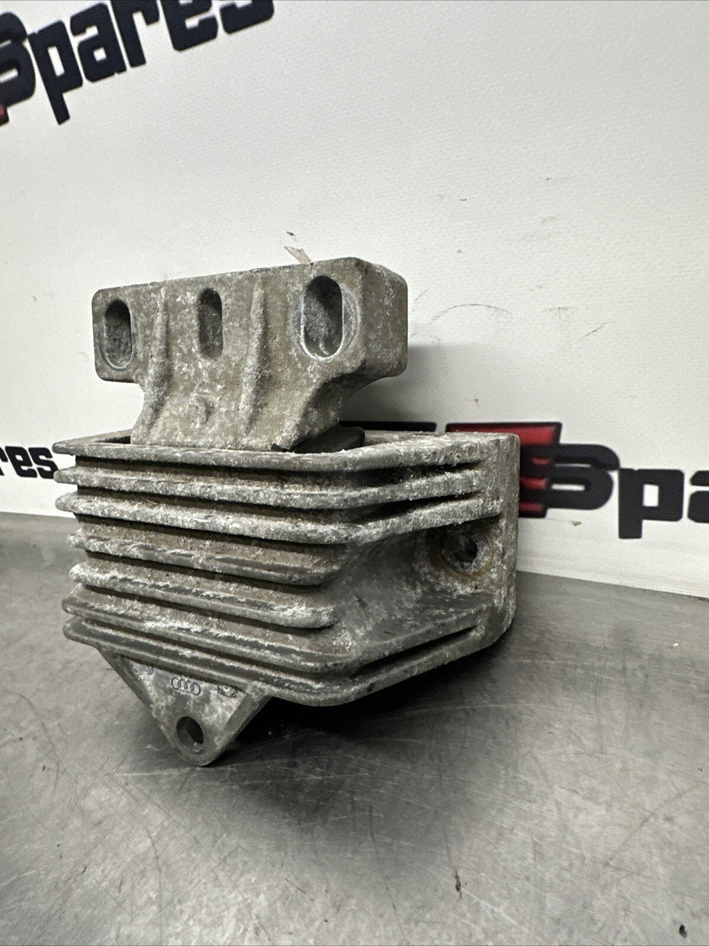 Audi TT 8N Mk1 Left Gearbox Mount 8N0199555C. Good Condition Low Miles