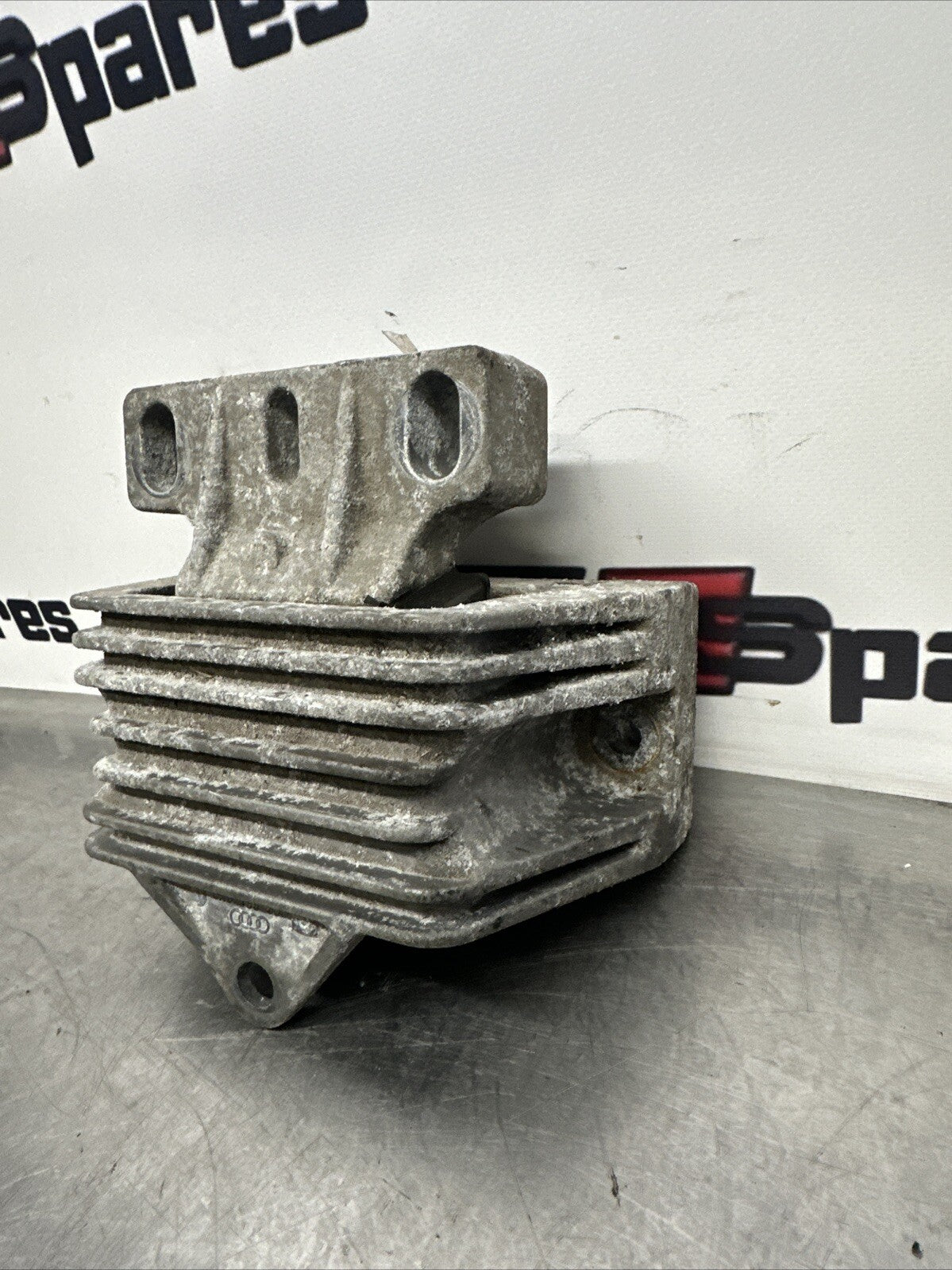 Audi TT 8N Mk1 Left Gearbox Mount 8N0199555C. Good Condition Low Miles