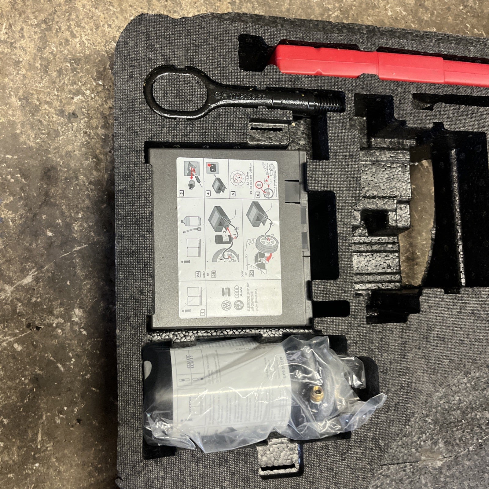 Audi TT Mk2 8J 2006-2014 Spare Wheel Tool Kit, Scissor Jack inc Foam Storage