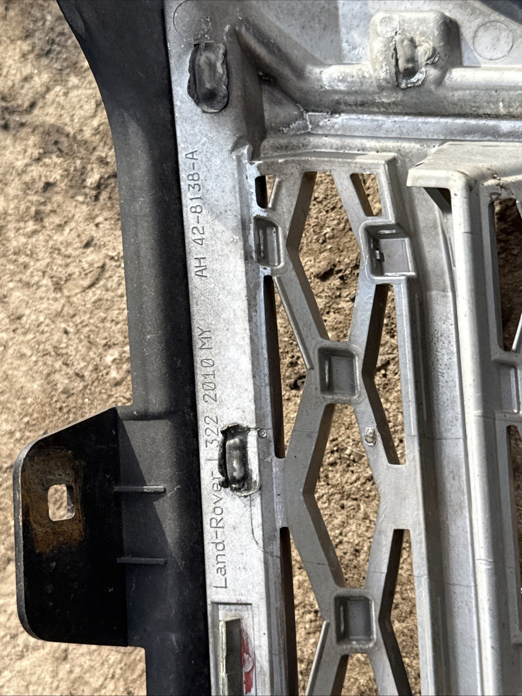 LAND ROVER RANGE ROVER V8 MK3 09-12 FRONT BUMPER GRILL AH42-8138-A