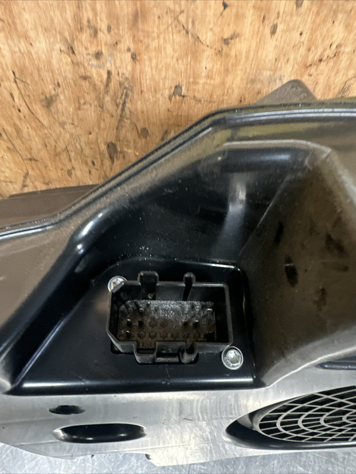 8P4035382D 2008 AUDI A3 REAR SUBWOOFER SPEAKER 