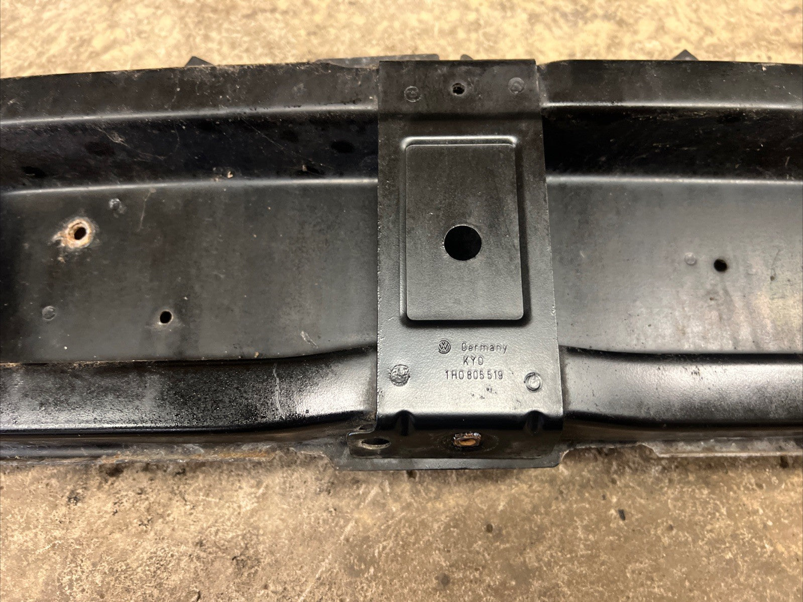VW GOLF mk3  front crash bar  1H0805519