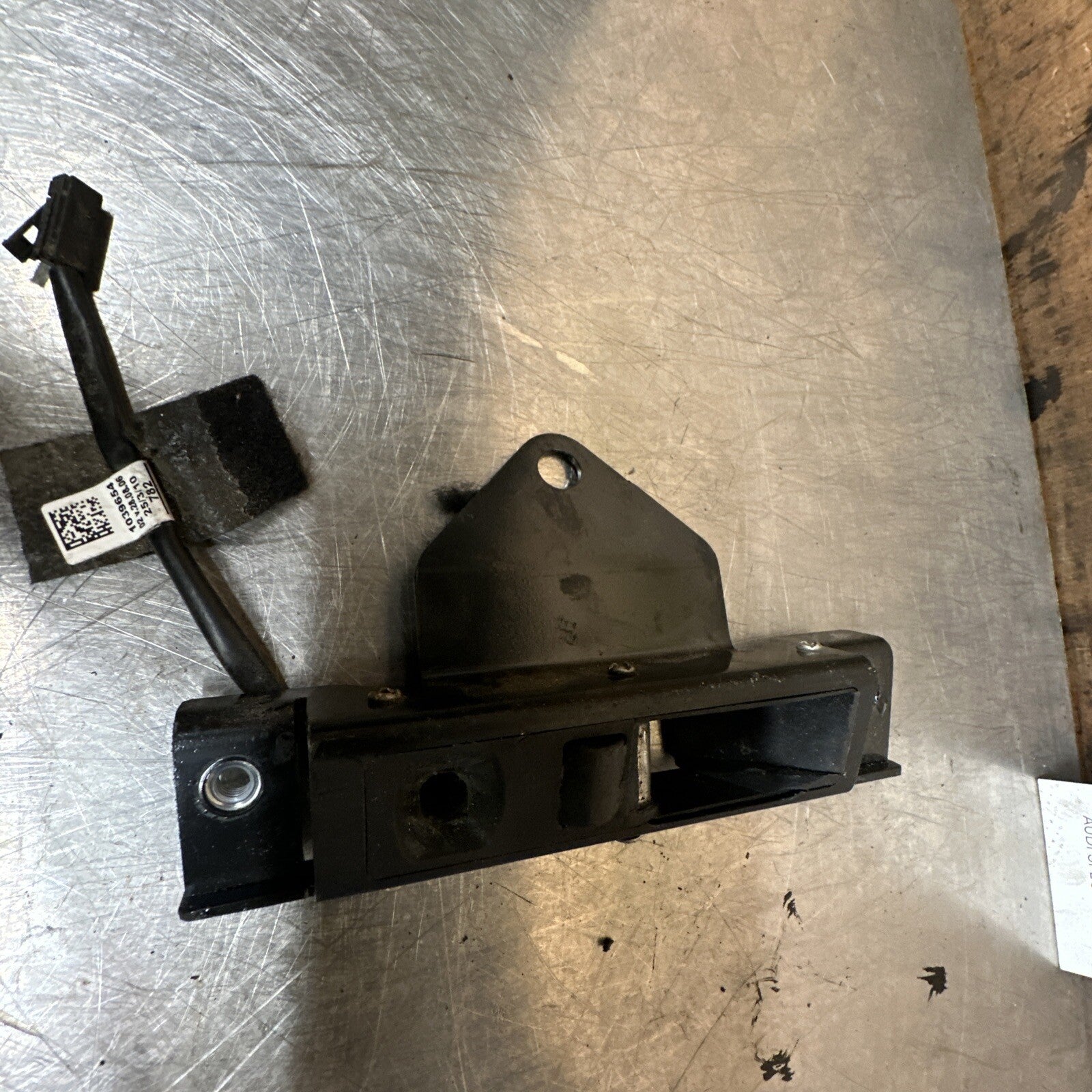 8J7871444A Audi TT 8J Mk2 Roadster OS Right Roof Closing Catch Latch 