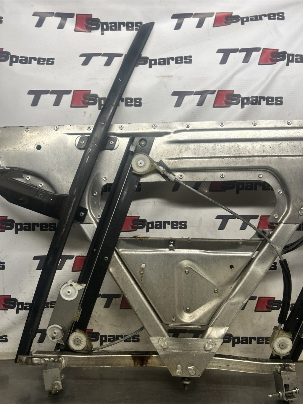 2006 AUDI TT FRONT WINDOW REGULATOR LH PASSENGER SIDE 3 DOOR COUPE 8N8837729B