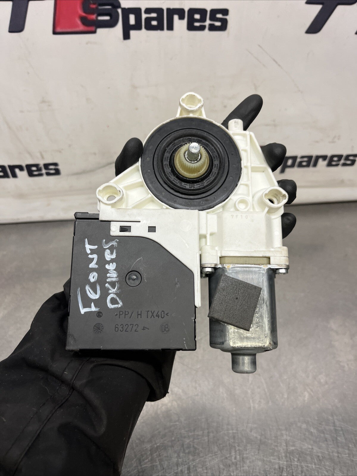 Audi A3 03-12 n/s near passenger left front window motor 8P0959802K 