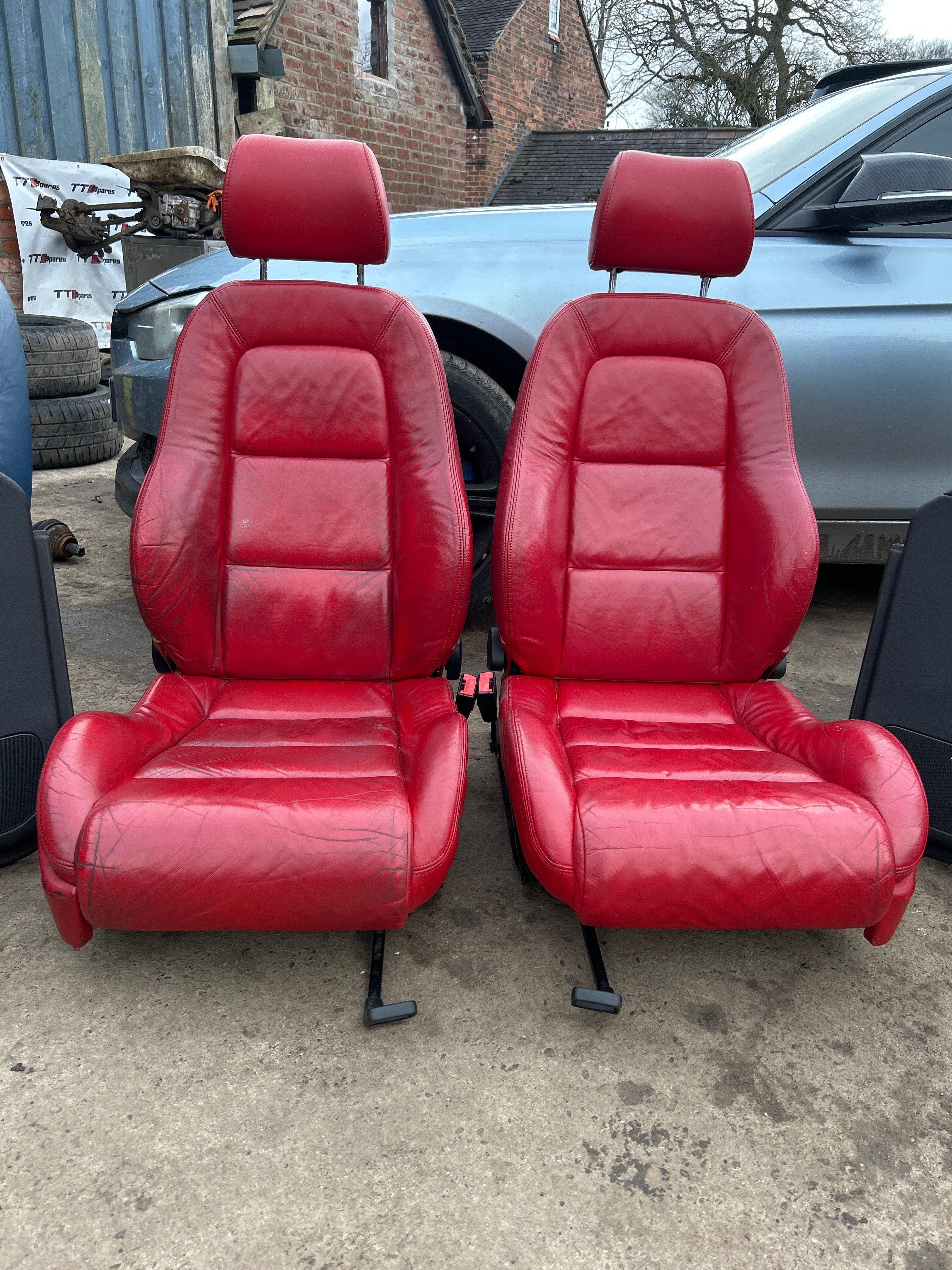 Audi TT MK1 Red front seats & Door cards
