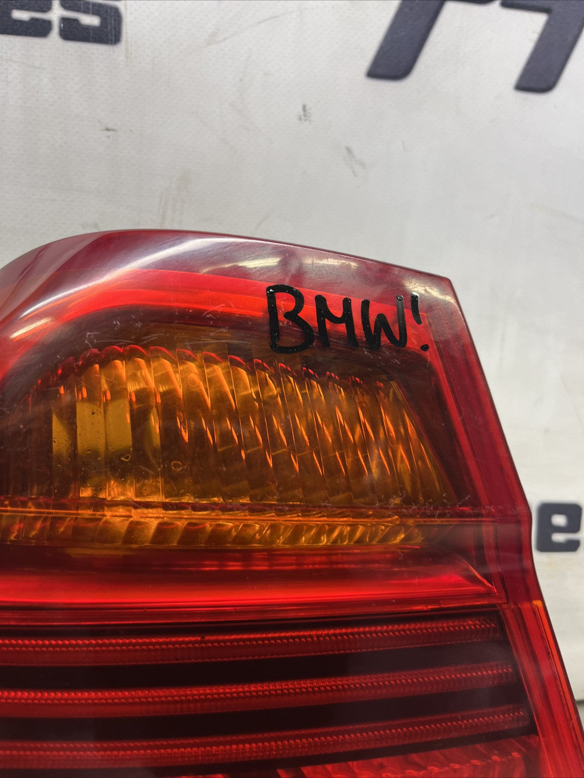 2004-2008 E90 PRE LCI BMW 3 SERIES REAR TAIL LIGHT LH PASSENGER SIDE 6937457