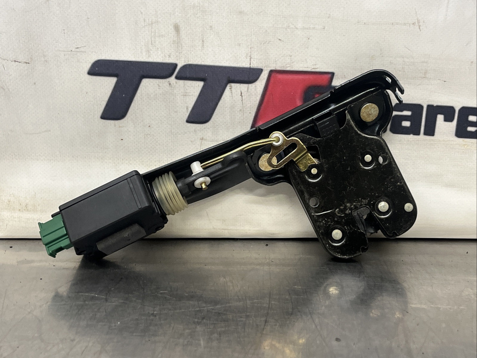 2004 AUDI TT MK1 TAILGATE BOOT LOCK CATCH WITH ACTUATOR 8N0827505C