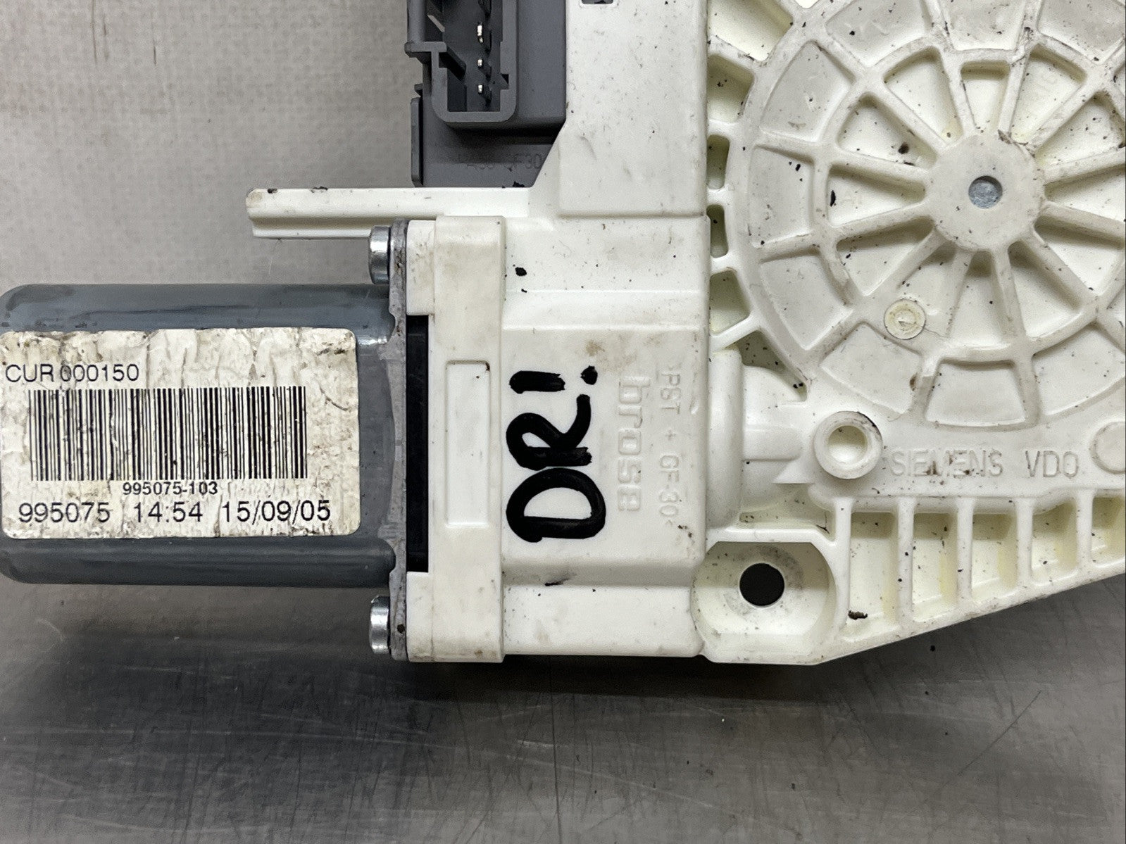 2006 LAND ROVER DISCOVERY 3 REAR DRIVER SIDE WINDOW MOTOR 995075