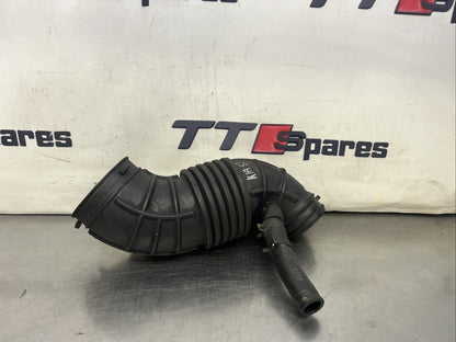 2011 KIA SORENTO MK2 XM 2.2 DIESEL AIR INTAKE PIPE HOSE 28138-2P300