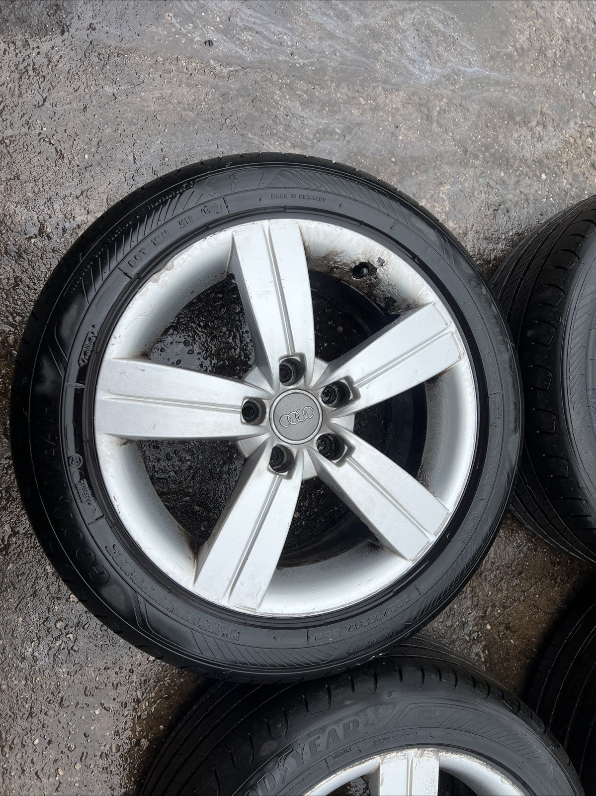 Audi TT Mk2 2007-2014 17” 5 Spoke Alloy Wheels 225/5017 Tyres Genuine 8J0601025C