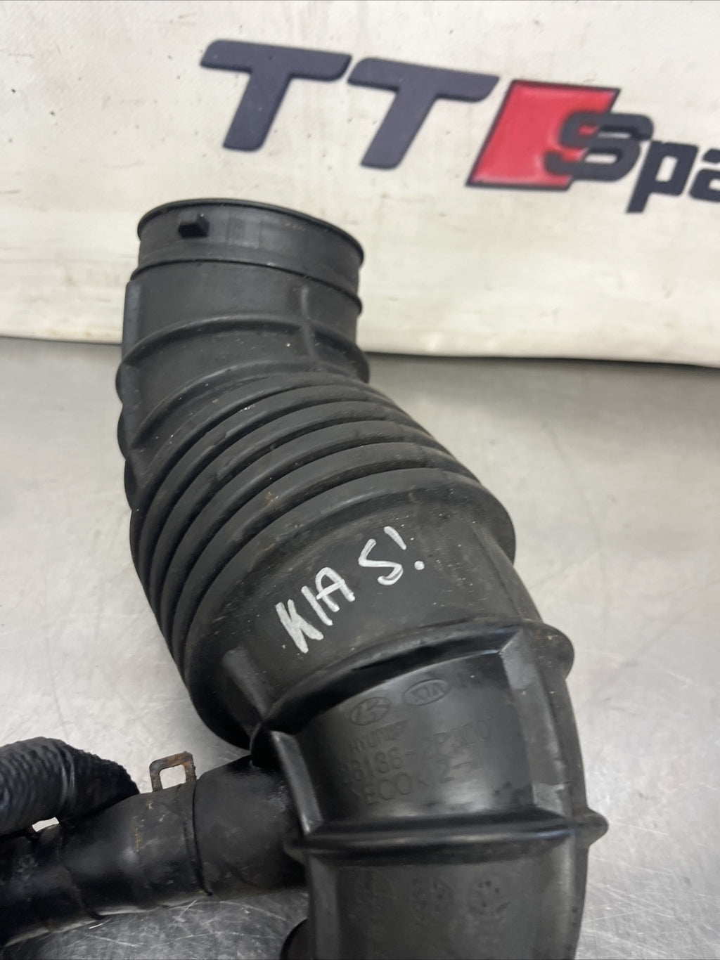 28138-2P300 2011 KIA SORENTO MK2 XM 2.2 DIESEL AIR INTAKE PIPE HOSE