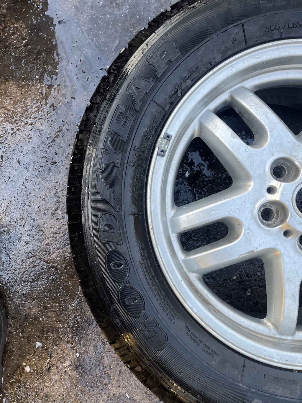 RANGE ROVER VOGUE 18''X 7.5J ALLOY WHEEL WITH GOODYEAR WRANGLER TYRE 255/60/R18 