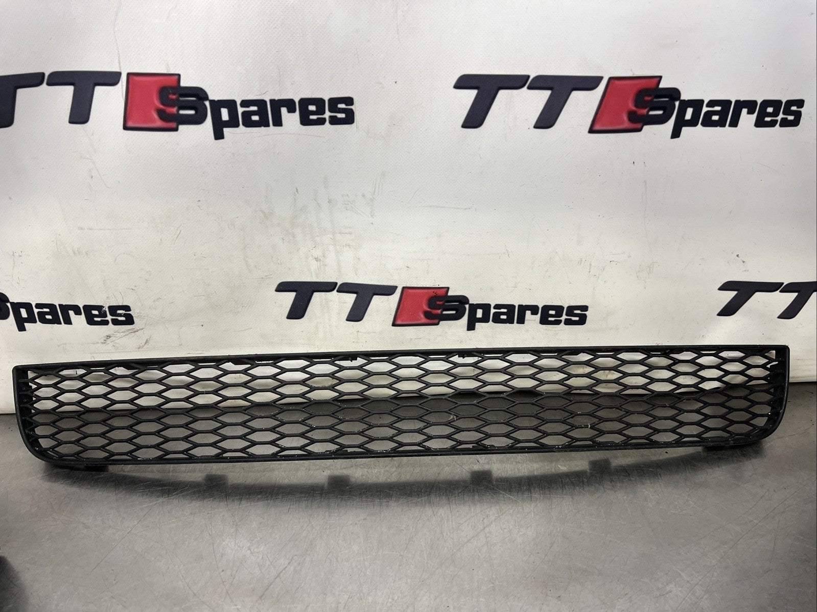 Audi TT Mk1 8N - Centre, Lower Bumper Grille 8N0807683A - Used (0075)