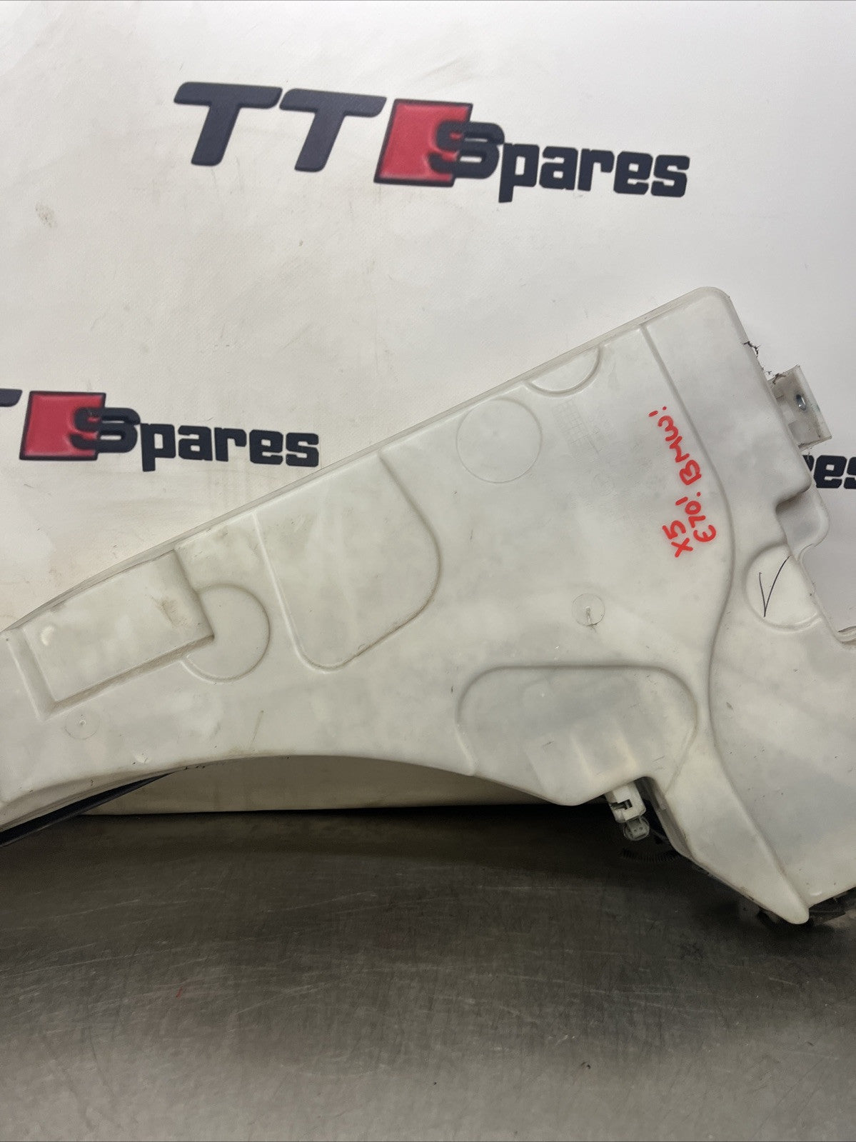 BMW X5 Series E70 Windscreen Washer Fluid Reservoir 7161477