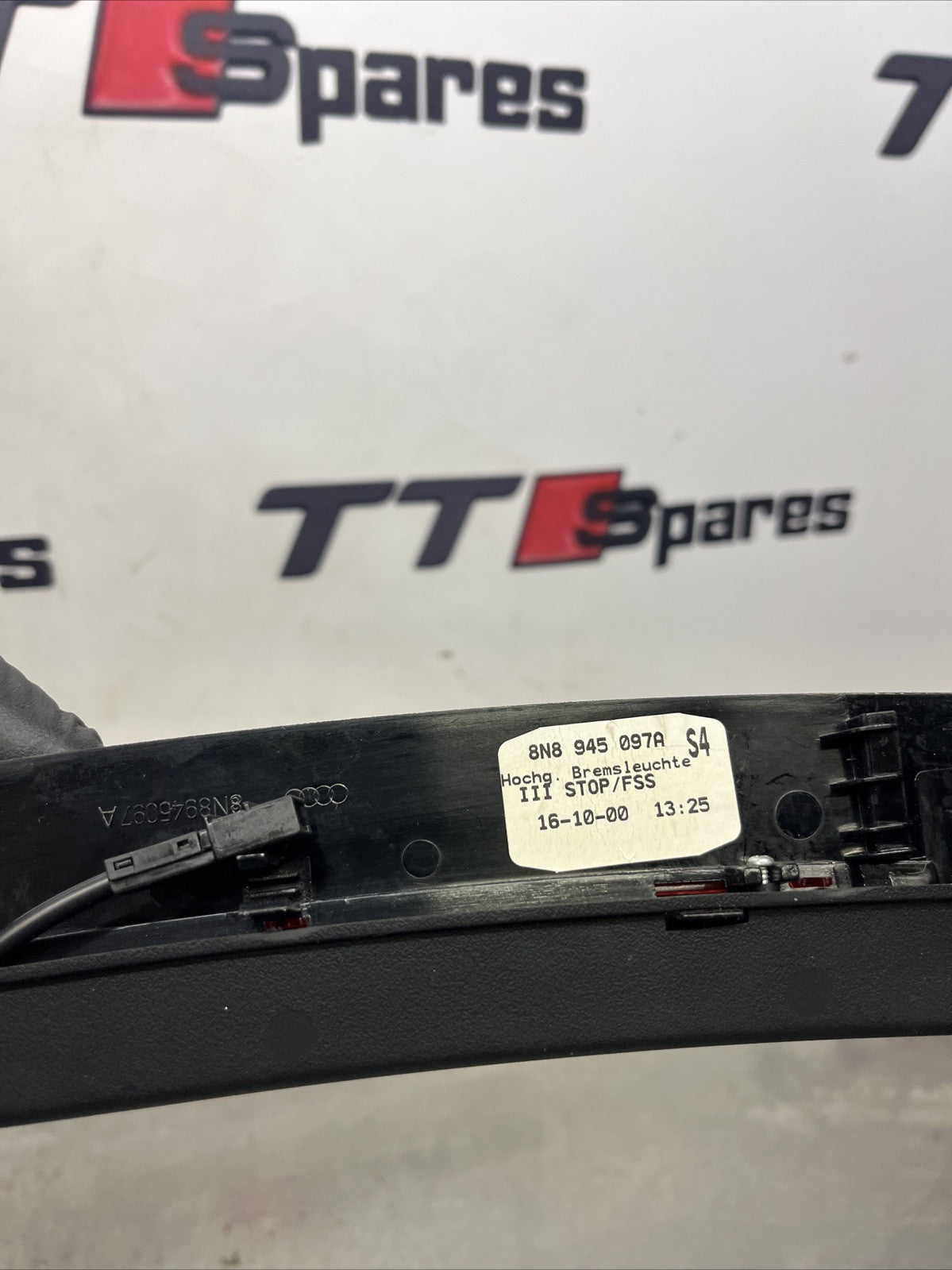 AUDI TT 2002 THIRD BRAKE LIGHT 8N8945097A