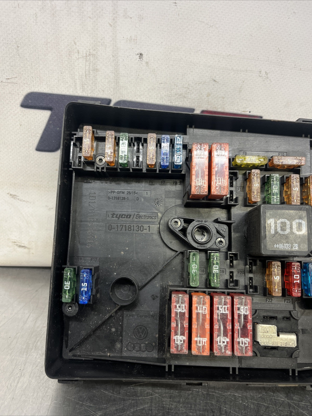 1K0937125A 2009 VW GOLF MK5 1.9 TDI POWER BOARD FUSE BOX  #9