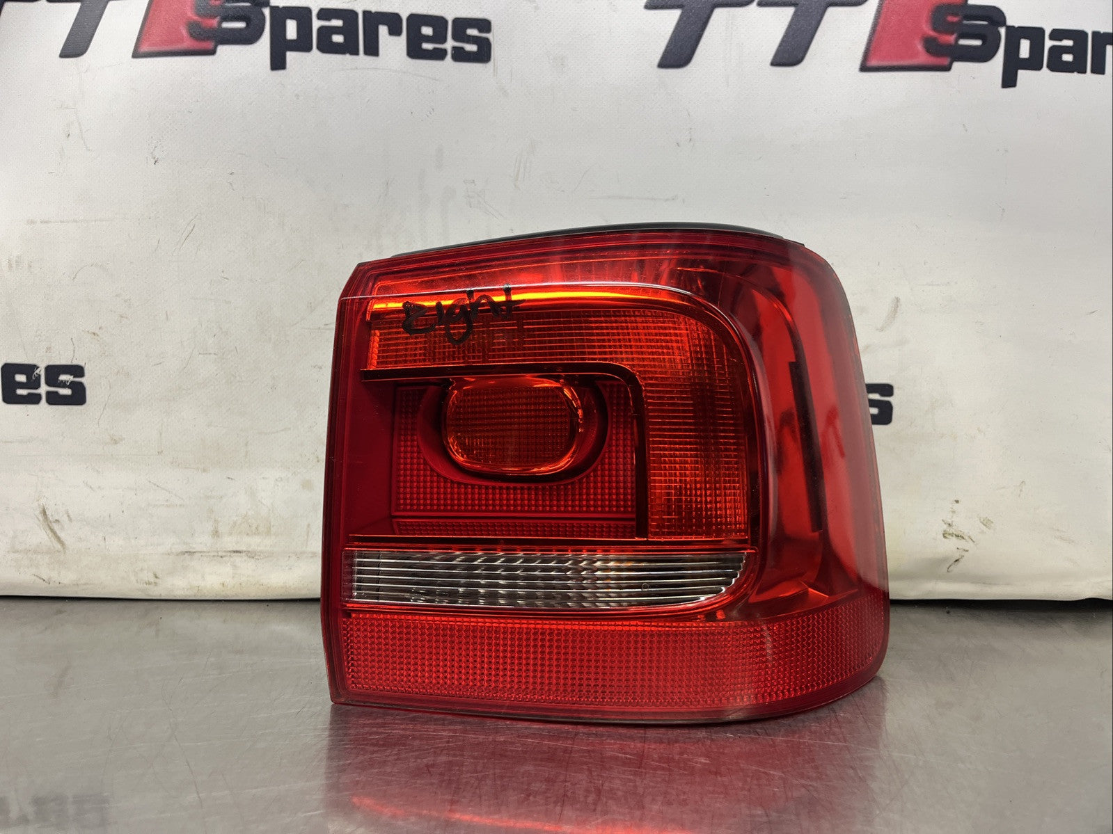 VOLKSWAGEN Touran Se 2010-2014 Rear Tail Light Right Side Outer