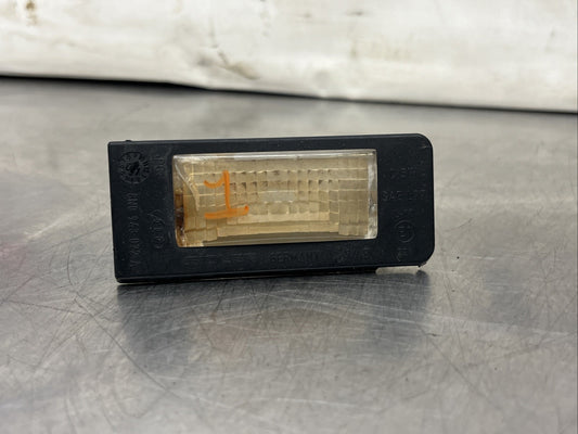 1x GENUINE AUDI TT MK1 03-06 RIGHT O/S REAR NUMBER PLATE LIGHT 8N0943022A