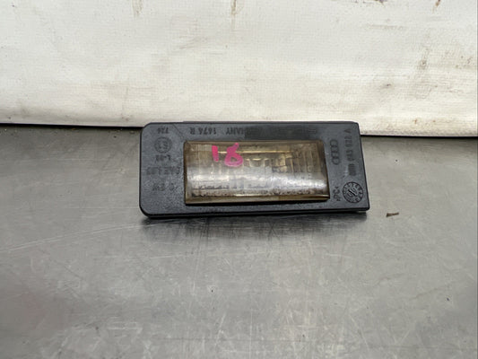 1x GENUINE AUDI TT MK1 03-06 LEFT N/S REAR NUMBER PLATE LIGHT 8N0943021A
