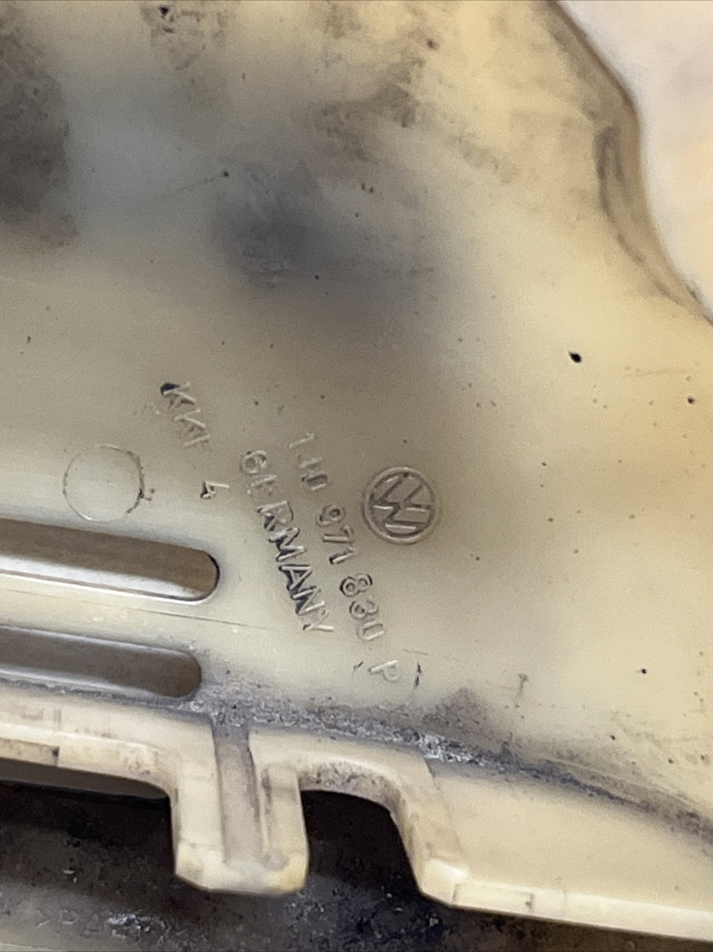 Audi TT 1.8 (1999-2006) Lambda Probe Connector Cover 1J0971830P