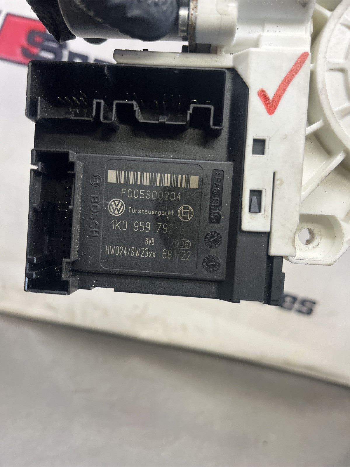 1K0959792G 2008 VW GOLF 1.9 S TDI 5DR (1K) MK5 BKC PASSENGER FRONT WINDOW MOTOR 