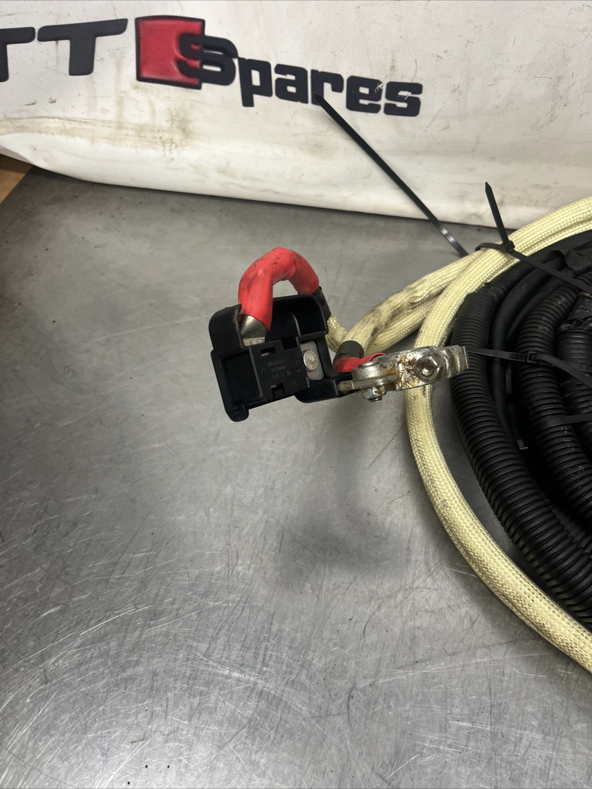 Audi Tt Mk1 3.2 V6/ QS Battery power  Lead cable conversion for battery in rear