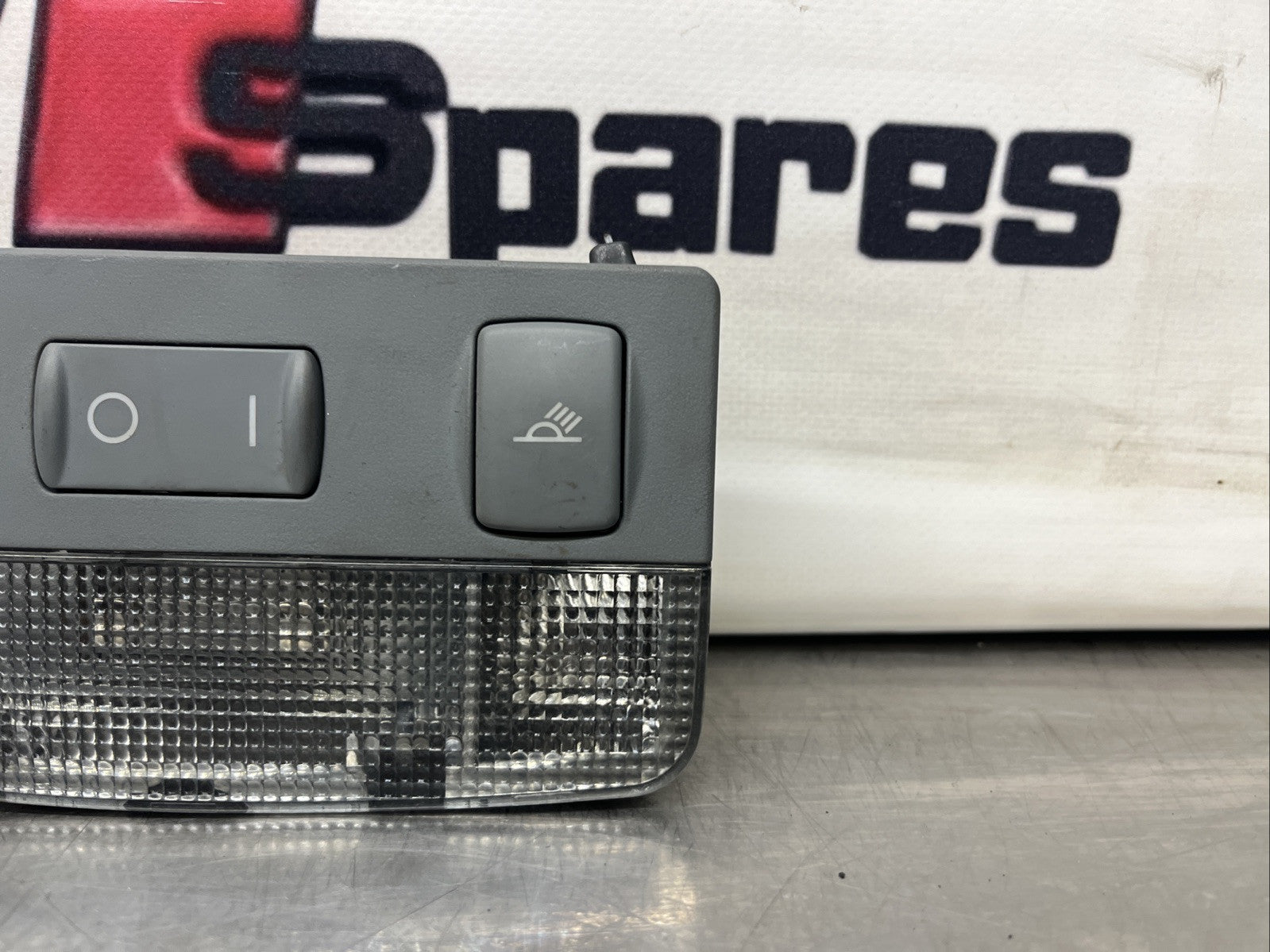 AUDI TT MK1 98-06 GENUINE GREY INTERIOR  LIGHT 8N8947111