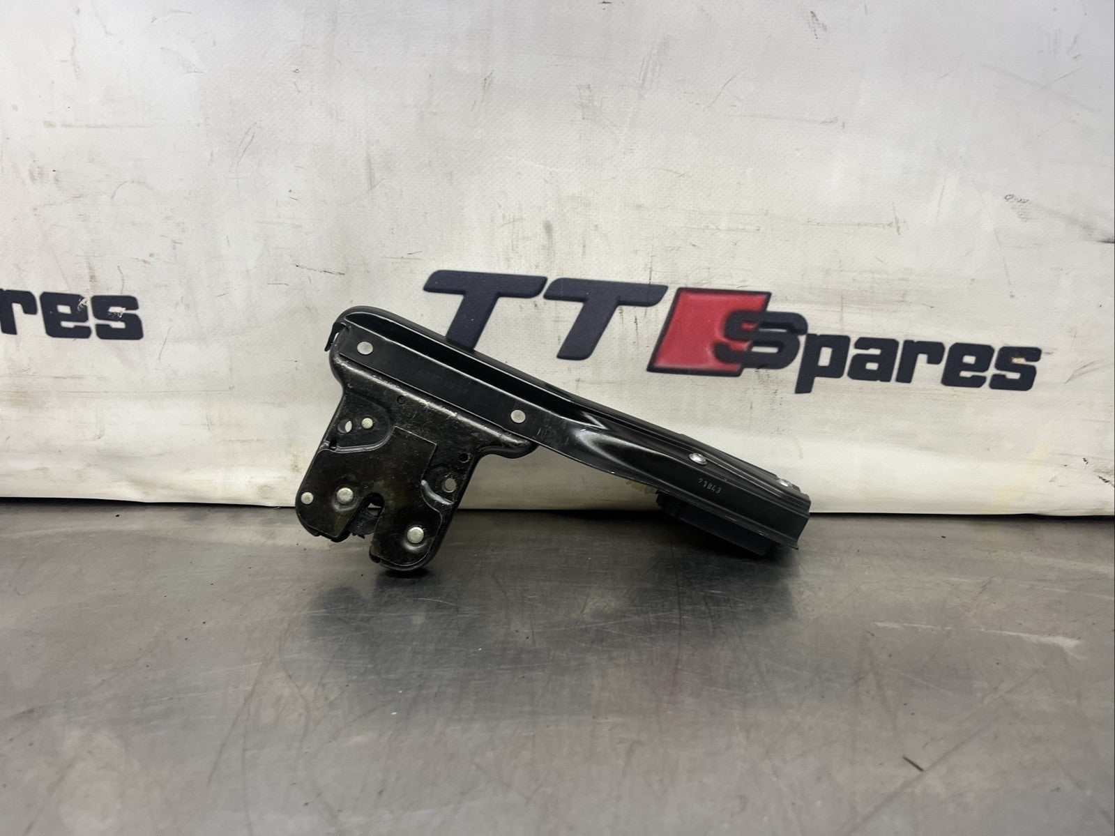 2004 AUDI TT MK1 TAILGATE BOOT LOCK CATCH WITH ACTUATOR 8N0827505C