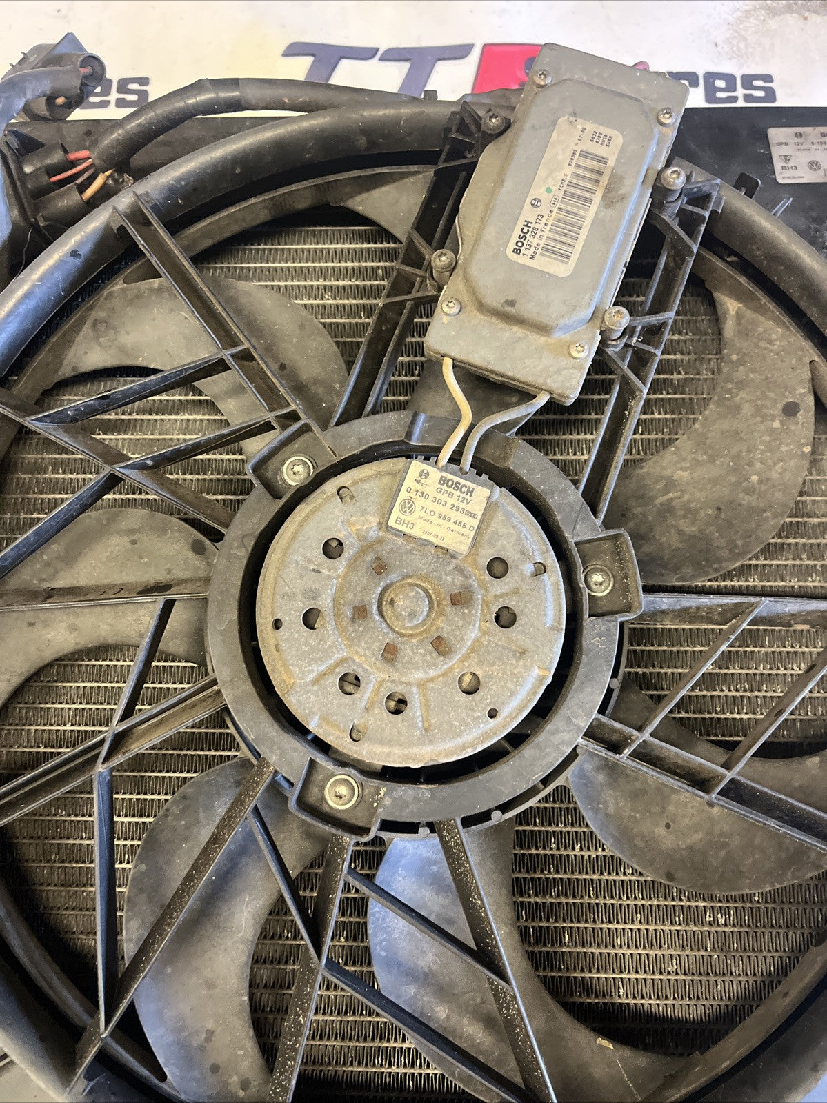 2004-2010 VOLKSWAGEN TOUAREG Radiator Cooling Fan/Motor 7L0121203F