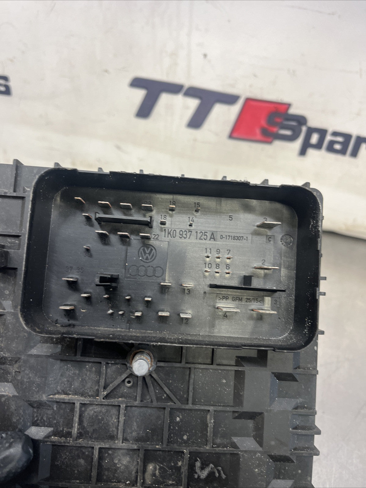 2009 VW GOLF MK5 1.9 TDI POWER BOARD FUSE BOX 1K0937125A #9