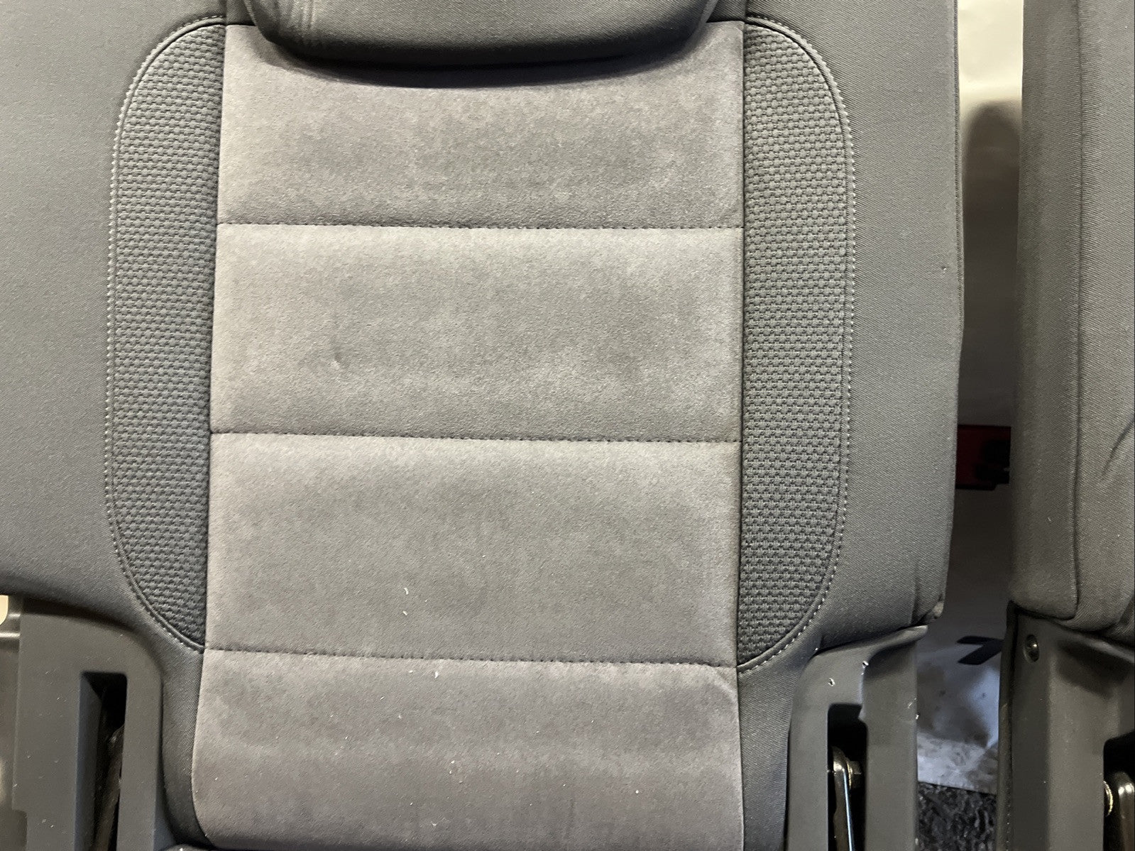 15-23 VW TOURAN 5T 3RD ROW REAR SEATS WITH HEADRESTS