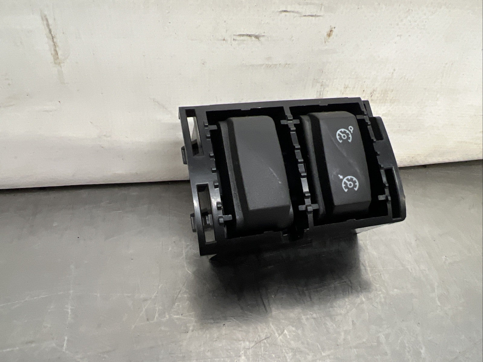 VAUXHALL VIVARO 2700 X82 2016 DIMMING CONTROL SWITCH 1259354X